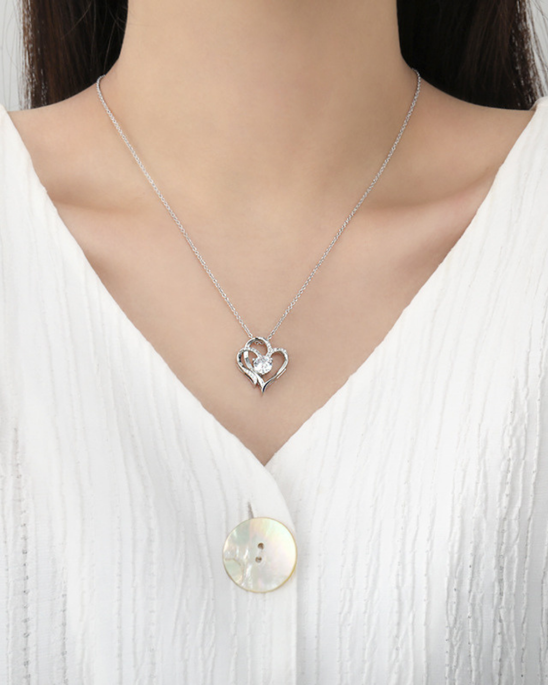 Elegant heart crystal necklace